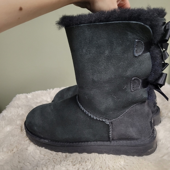 UGG Bailey Bow II Boot Black Size 7 Sheepskin Boots - Picture 6 of 9